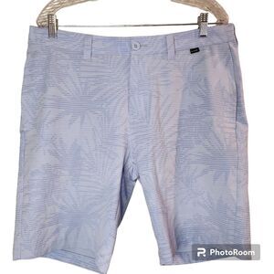 Travis Mathew Men's "Street Art" Shorts Size 34 Light Blue